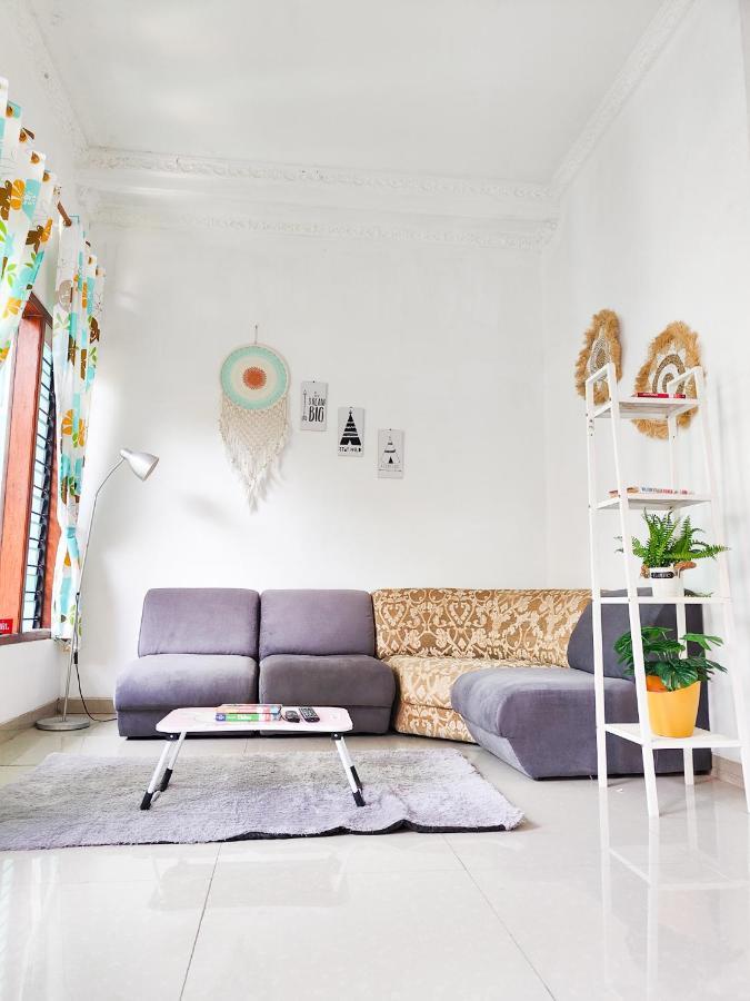 Homey Guesthouse Kertajaya  Surabaya Bagian luar foto