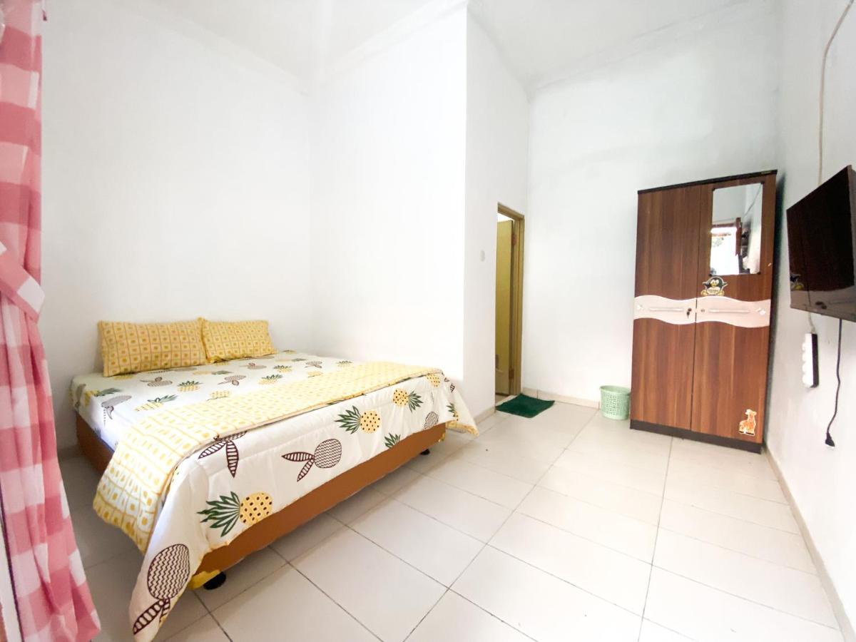 Homey Guesthouse Kertajaya  Surabaya Bagian luar foto