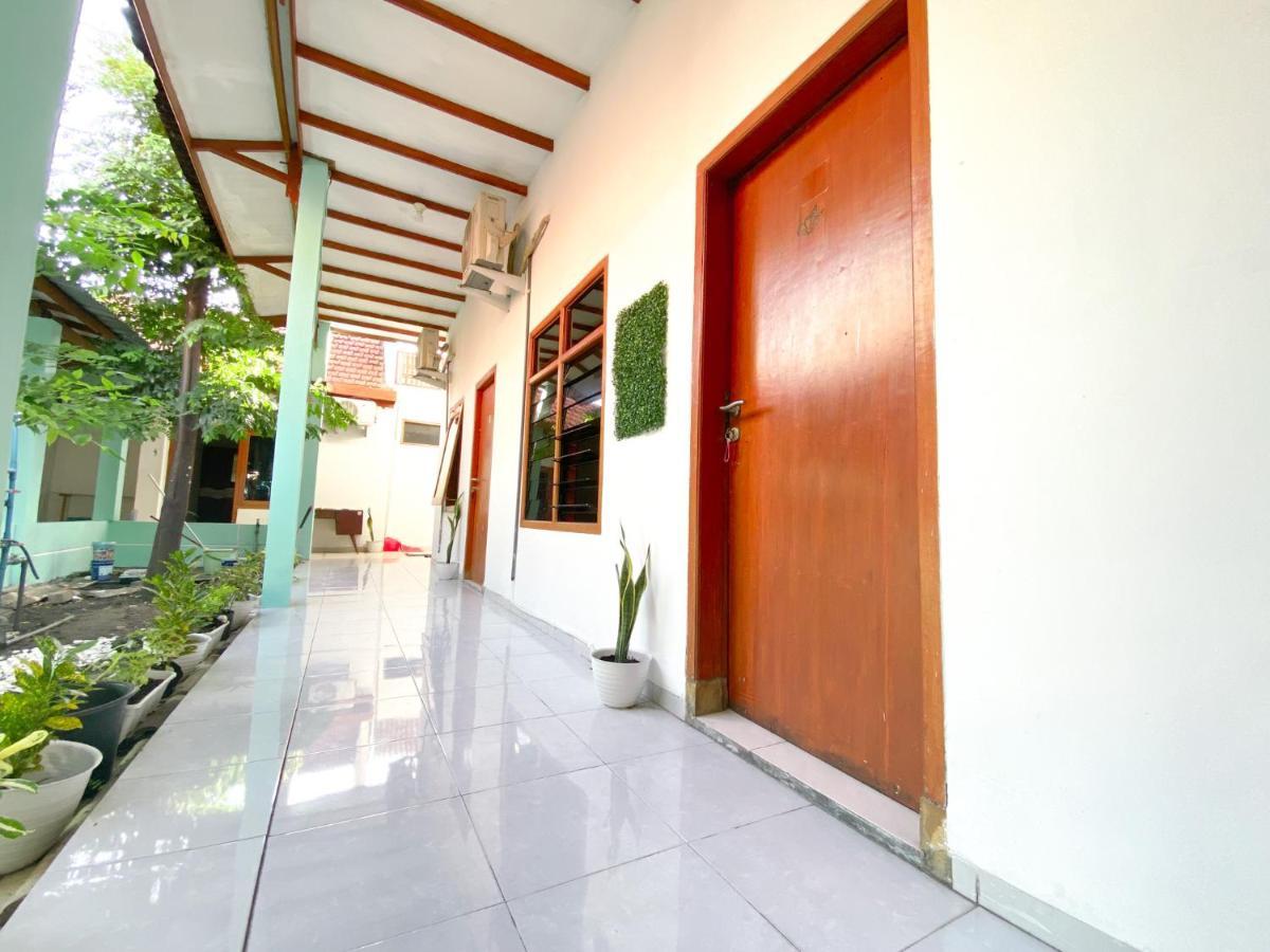 Homey Guesthouse Kertajaya  Surabaya Bagian luar foto