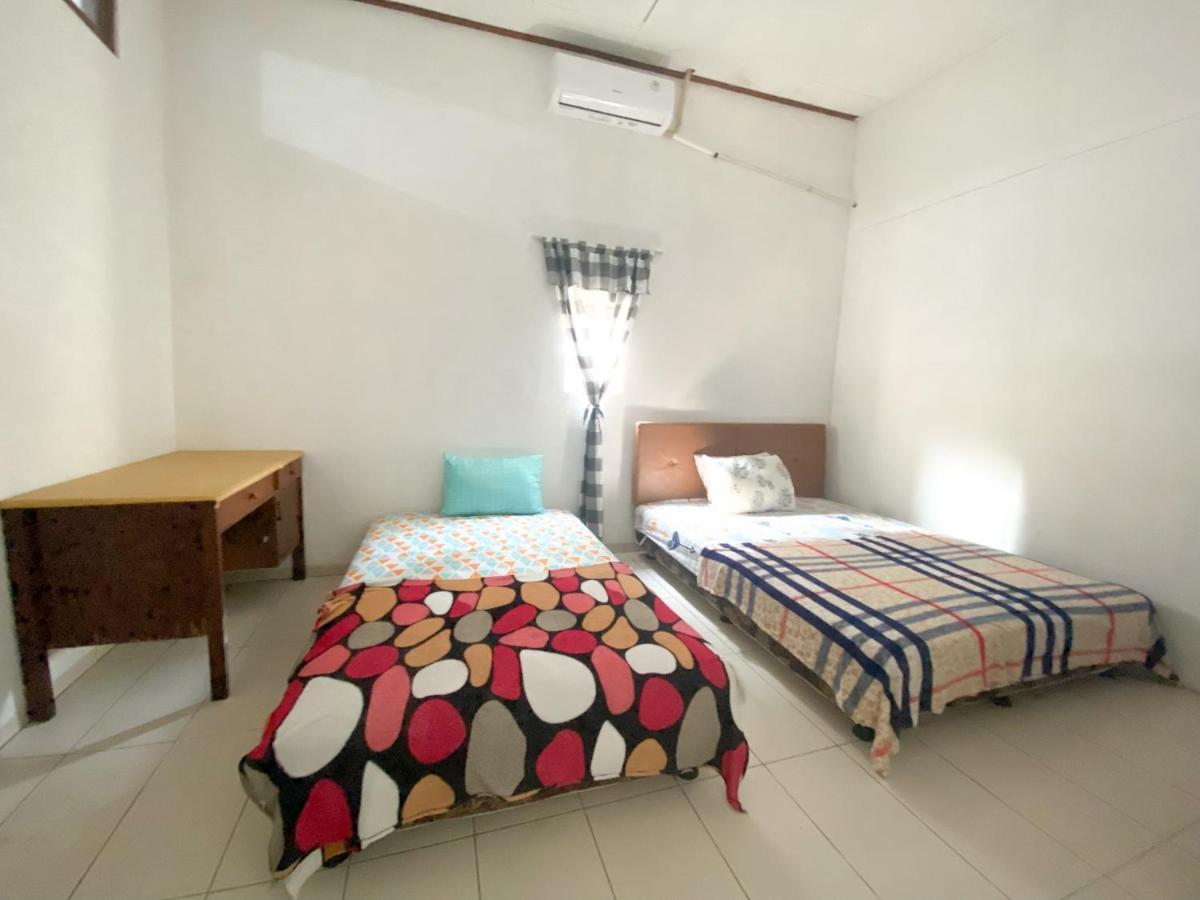 Homey Guesthouse Kertajaya  Surabaya Bagian luar foto