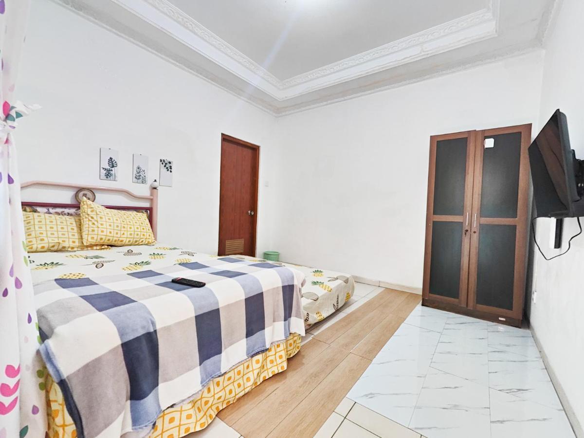 Homey Guesthouse Kertajaya  Surabaya Bagian luar foto