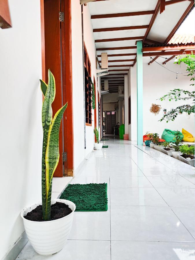 Homey Guesthouse Kertajaya  Surabaya Bagian luar foto