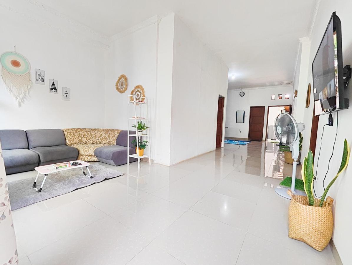 Homey Guesthouse Kertajaya  Surabaya Bagian luar foto