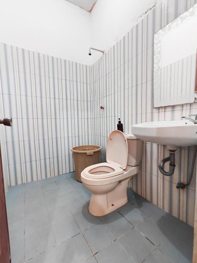 Homey Guesthouse Kertajaya  Surabaya Bagian luar foto