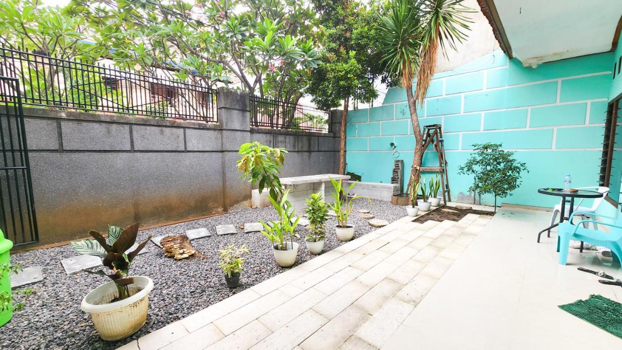 Homey Guesthouse Kertajaya  Surabaya Bagian luar foto