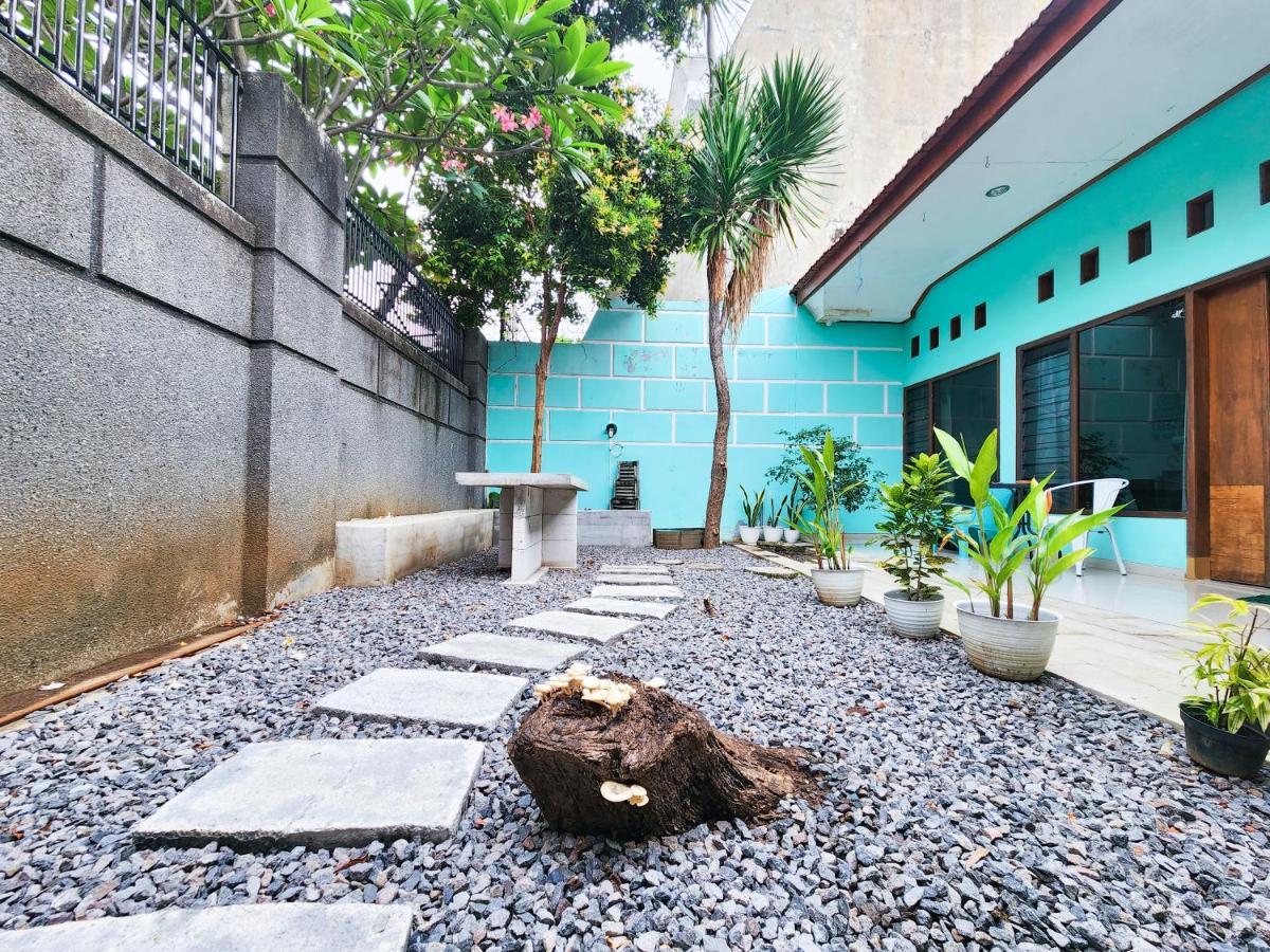 Homey Guesthouse Kertajaya  Surabaya Bagian luar foto