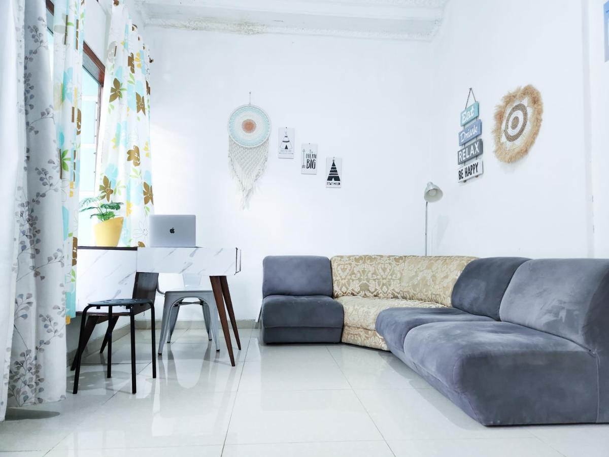 Homey Guesthouse Kertajaya  Surabaya Bagian luar foto