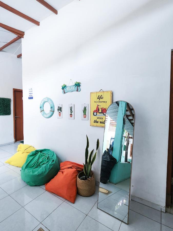 Homey Guesthouse Kertajaya  Surabaya Bagian luar foto