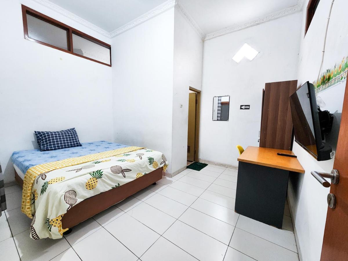 Homey Guesthouse Kertajaya  Surabaya Bagian luar foto