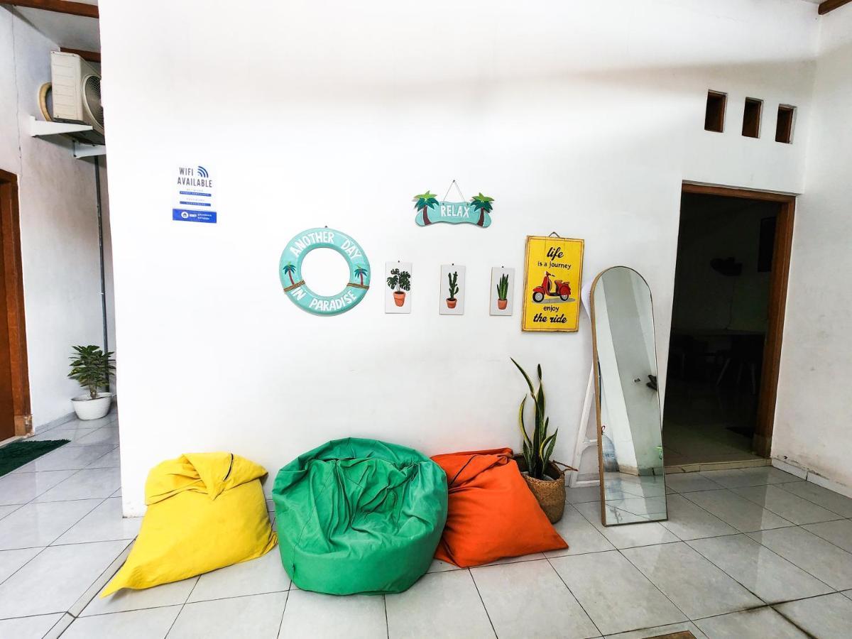 Homey Guesthouse Kertajaya  Surabaya Bagian luar foto