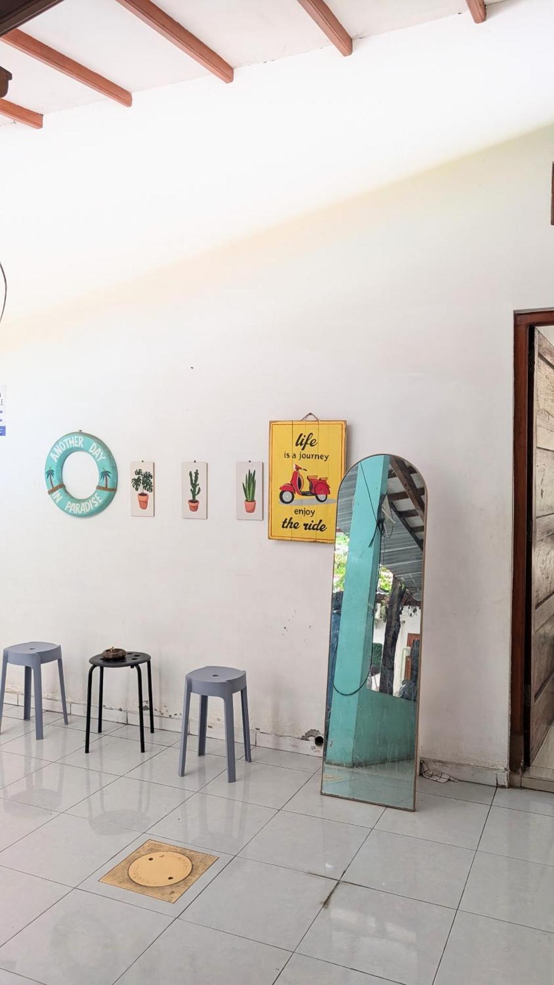 Homey Guesthouse Kertajaya  Surabaya Bagian luar foto