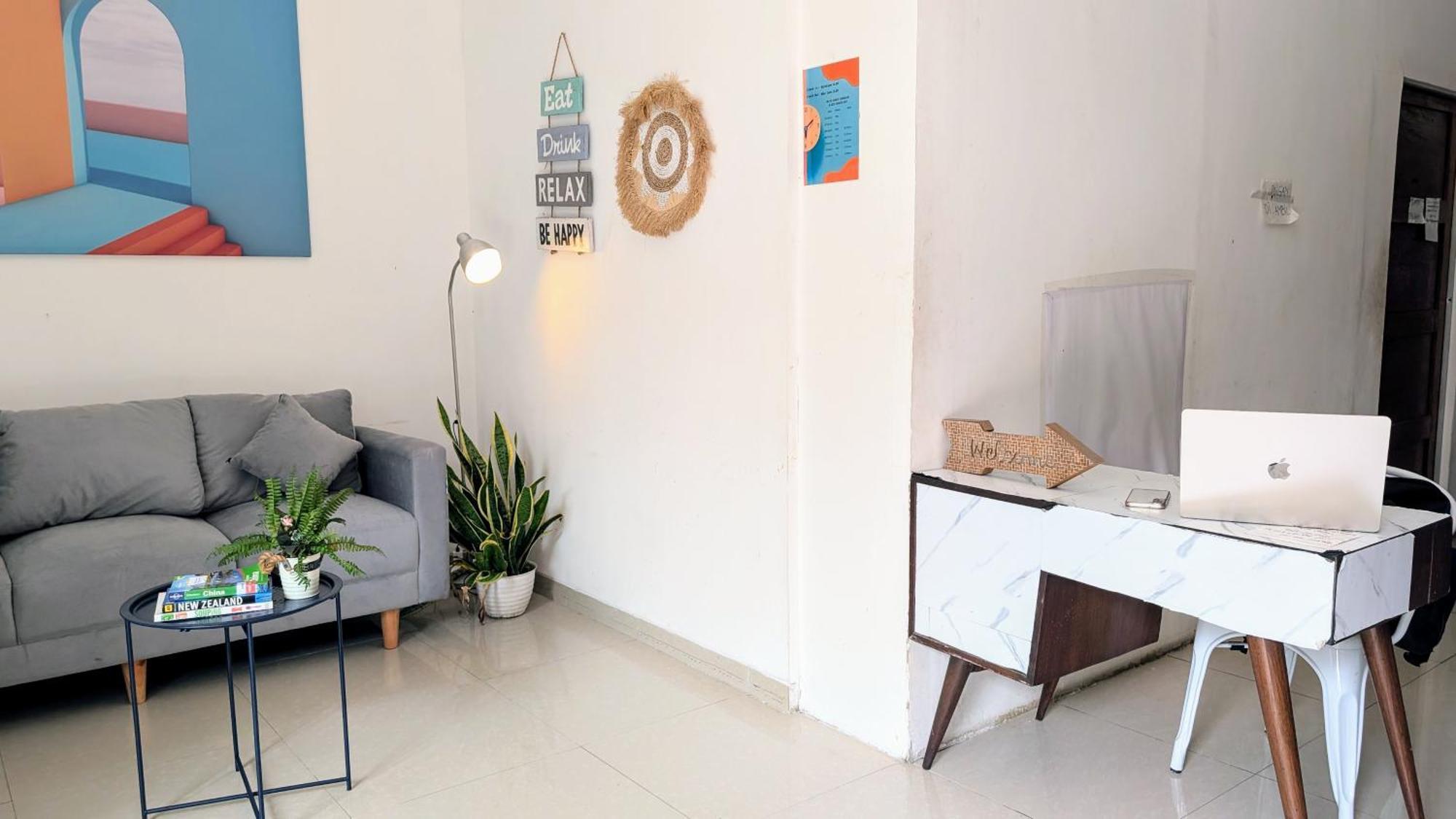 Homey Guesthouse Kertajaya  Surabaya Bagian luar foto