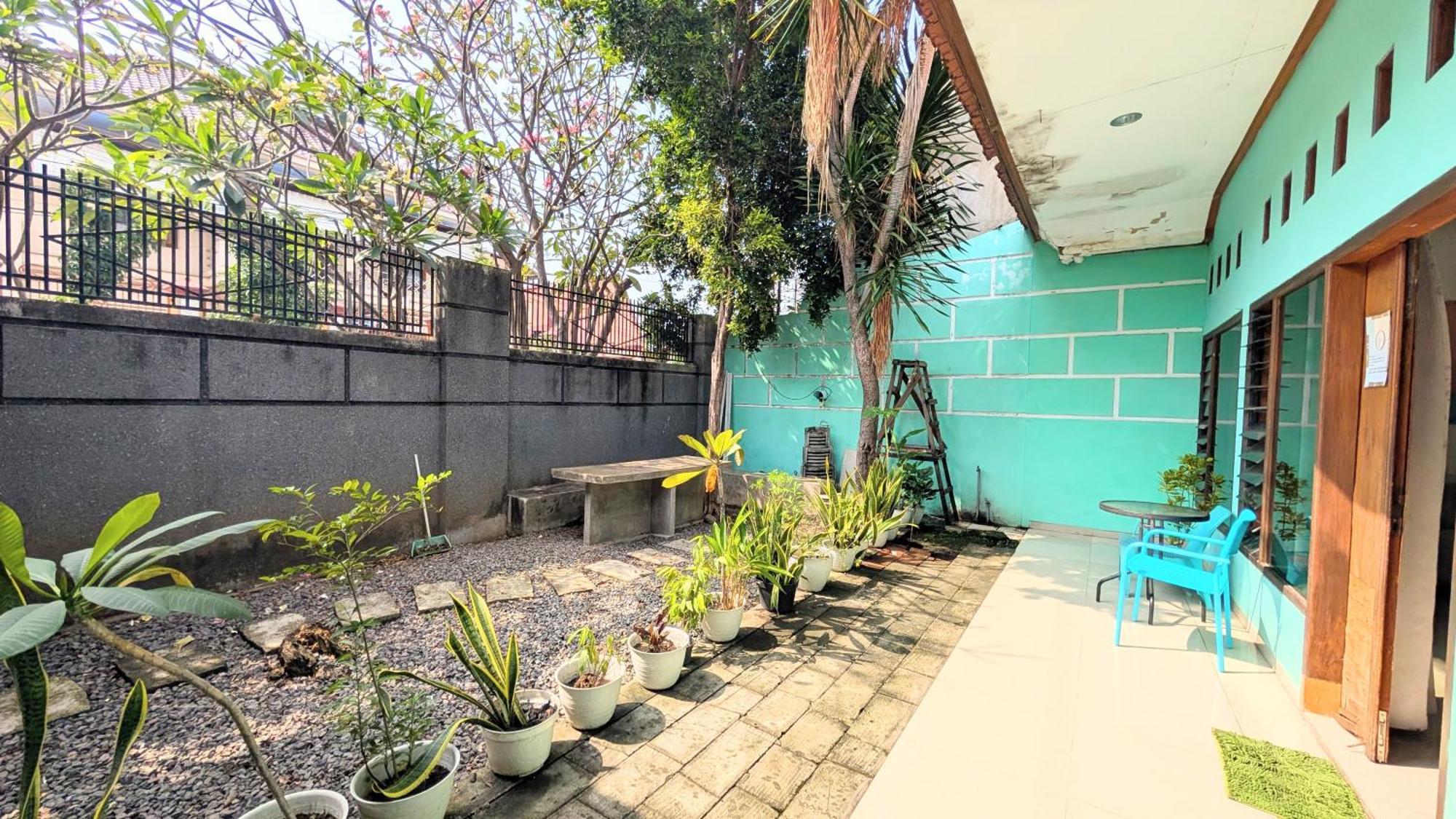 Homey Guesthouse Kertajaya  Surabaya Bagian luar foto